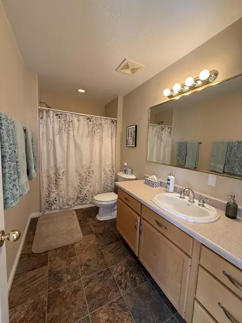Bath - 2405 S Lower Boulder Rd, Boulder, UT 84716 photo 10 of 14