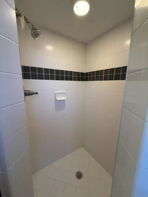 Bath - 2405 S Lower Boulder Rd, Boulder, UT 84716 photo 6 of 14