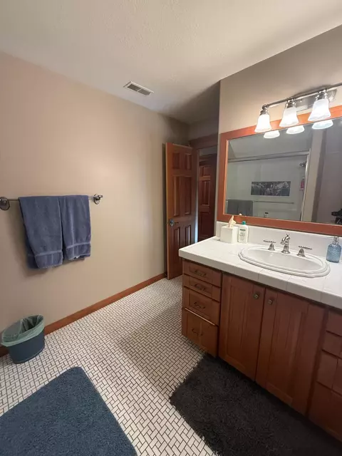 Bath - 2405 S Lower Boulder Rd, Boulder, UT 84716 photo 4 of 14