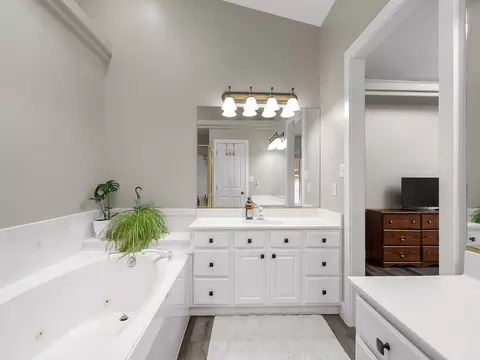 Bath - 754 Cherry Cir, Washington, UT 84780 photo 4 of 5