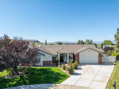 754 Cherry Cir, Washington, UT 84780