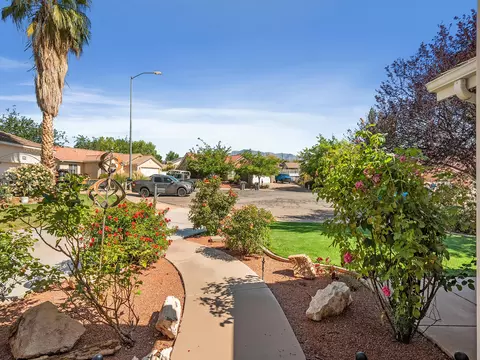 Exterior - 754 Cherry Cir, Washington, UT 84780 photo 2 of 14
