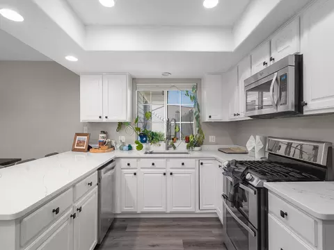 Kitchen - 754 Cherry Cir, Washington, UT 84780 photo 2 of 3