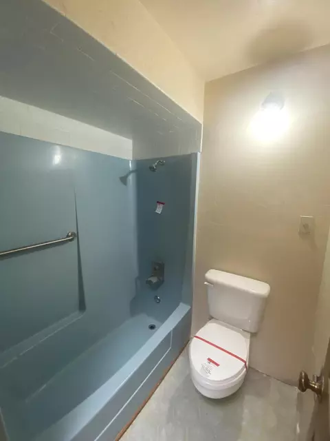 Bath - 982 Spruce St, Cedar City, UT 84720 photo 4 of 5