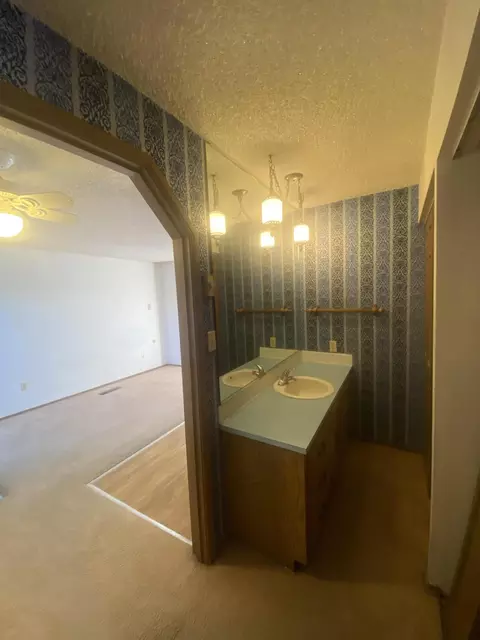 Bath - 982 Spruce St, Cedar City, UT 84720 photo 1 of 5