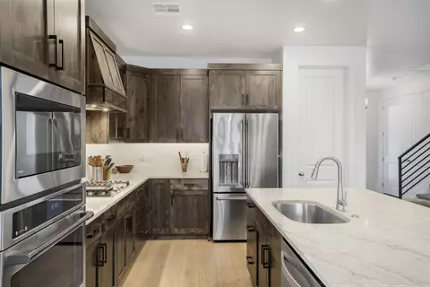 Kitchen - 1432 E Toliman Way, Washington, UT 84780 photo 3 of 4