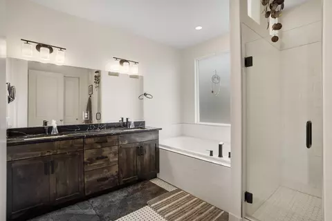 Bath - 1432 E Toliman Way, Washington, UT 84780 photo 1 of 7