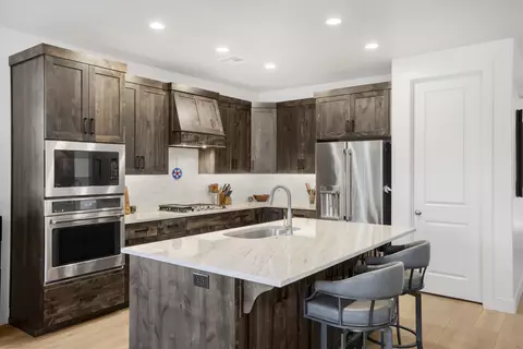 Kitchen - 1432 E Toliman Way, Washington, UT 84780 photo 2 of 4