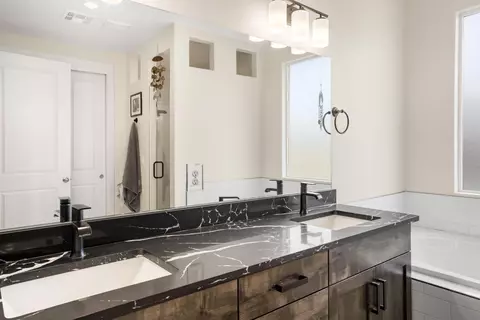 Bath - 1432 E Toliman Way, Washington, UT 84780 photo 4 of 7