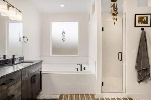 Bath - 1432 E Toliman Way, Washington, UT 84780 photo 2 of 7
