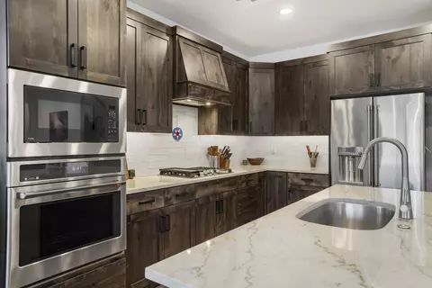 Kitchen - 1432 E Toliman Way, Washington, UT 84780 photo 4 of 4