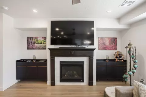 Living - 1432 E Toliman Way, Washington, UT 84780 photo 2 of 2