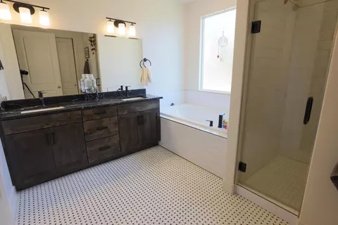 Bath - 1432 E Toliman Way, Washington, UT 84780 photo 2 of 4