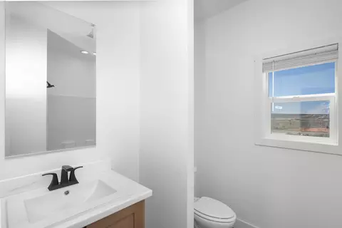 Bath - 4175 E Mountain View Dr, Kanab, UT 84741 photo 8 of 9