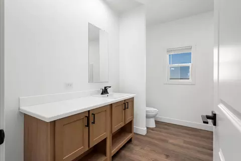 Bath - 4175 E Mountain View Dr, Kanab, UT 84741 photo 6 of 9
