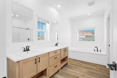 Bath - 4175 E Mountain View Dr, Kanab, UT 84741 photo 1 of 9