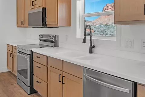Kitchen - 4175 E Mountain View Dr, Kanab, UT 84741 photo 2 of 5