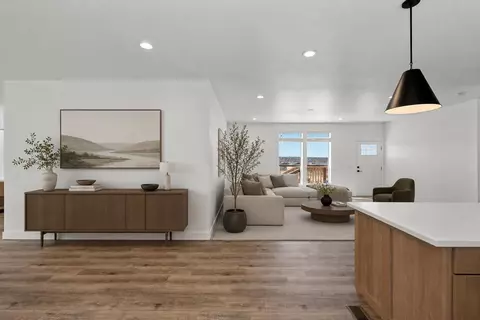 Living - 4175 E Mountain View Dr, Kanab, UT 84741 photo 2 of 8