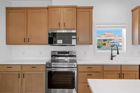 Kitchen - 4175 E Mountain View Dr, Kanab, UT 84741 photo 4 of 5