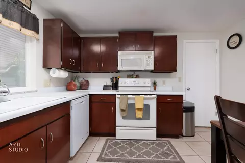 Kitchen - 1278 Chevy Chase Dr, Murray, UT 84117 photo 5 of 6