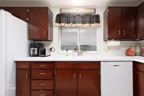 Kitchen - 1278 Chevy Chase Dr, Murray, UT 84117 photo 6 of 6