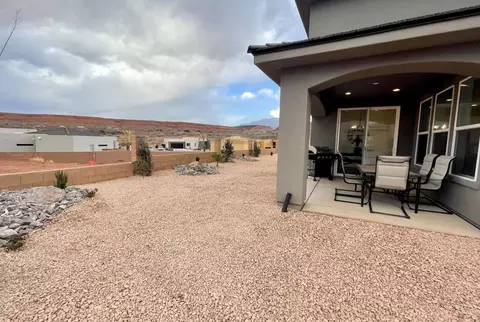 Exterior - 1347 Paseos St, Washington, UT 84780 photo 3 of 6