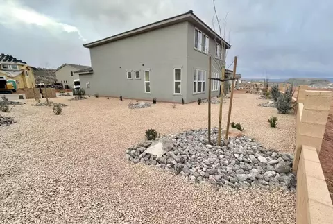 Exterior - 1347 Paseos St, Washington, UT 84780 photo 4 of 6
