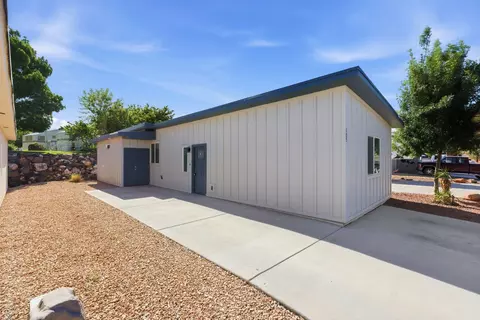105 Black Rock Rd, Hurricane, UT 84737