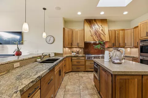 Kitchen - 1500 E Split Rock Dr UNIT 20, Ivins, UT 84738 photo 4 of 9