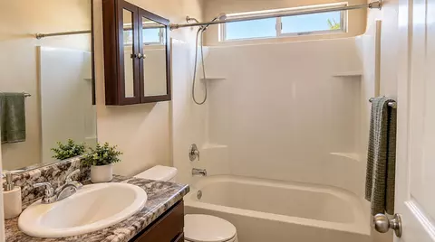 Bath - 357 E 860 N, Hurricane, UT 84737 photo 2 of 4