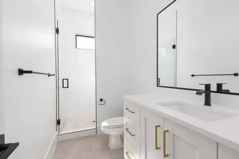 Bath - 594 E Pine St, Washington, UT 84780 photo 1 of 8