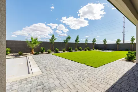 Exterior - 594 E Pine St, Washington, UT 84780 photo 7 of 10