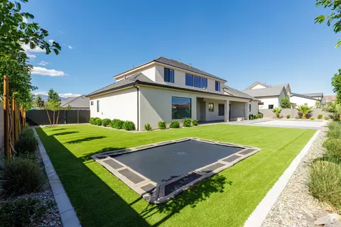 Exterior - 594 E Pine St, Washington, UT 84780 photo 10 of 10
