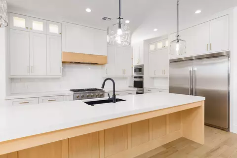 Kitchen - 594 E Pine St, Washington, UT 84780 photo 2 of 2