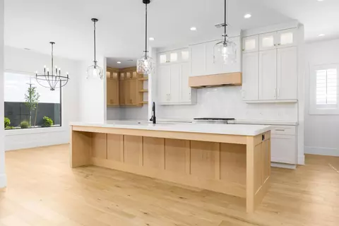 Kitchen - 594 E Pine St, Washington, UT 84780 photo 1 of 2