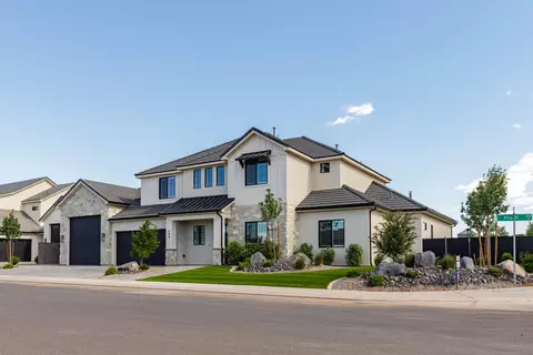 Exterior - 594 E Pine St, Washington, UT 84780 photo 2 of 10