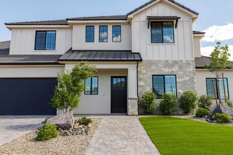 Exterior - 594 E Pine St, Washington, UT 84780 photo 5 of 10