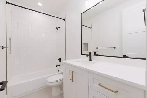 Bath - 594 E Pine St, Washington, UT 84780 photo 5 of 8