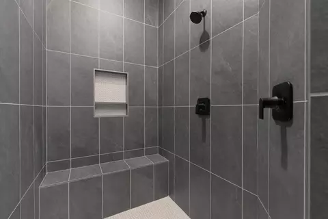 Bath - 594 E Pine St, Washington, UT 84780 photo 8 of 8