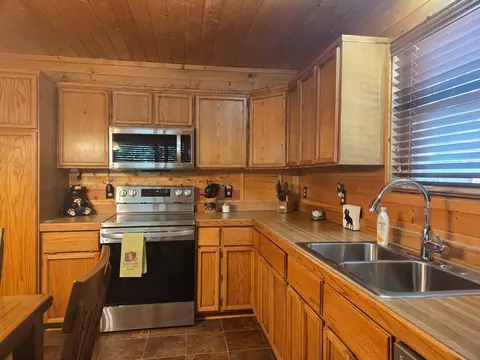 Kitchen - 95 E Rim Rd, Duck Creek Village, UT 84762 photo 2 of 2