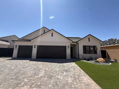 2002 N Creek Side Ct, Washington, UT 84780