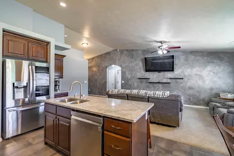 Kitchen - 340 E 920 N, Hurricane, UT 84737 photo 2 of 3