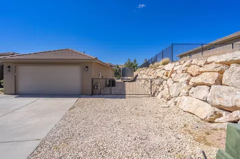 Exterior - 340 E 920 N, Hurricane, UT 84737 photo 3 of 15