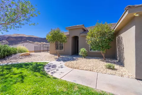 Exterior - 340 E 920 N, Hurricane, UT 84737 photo 4 of 15
