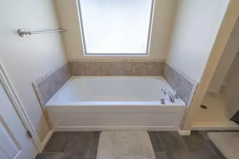 Bath - 340 E 920 N, Hurricane, UT 84737 photo 3 of 6