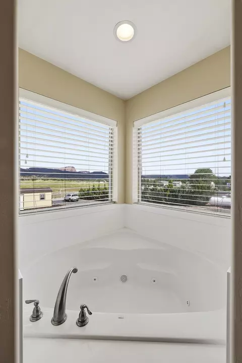 Bath - 731 S 800 E, New Harmony, UT 84757 photo 3 of 5