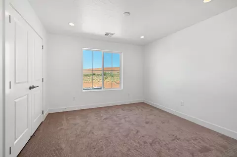 Bedroom - 2243 E Crestas Aly, Washington, UT 84780 photo 3 of 4