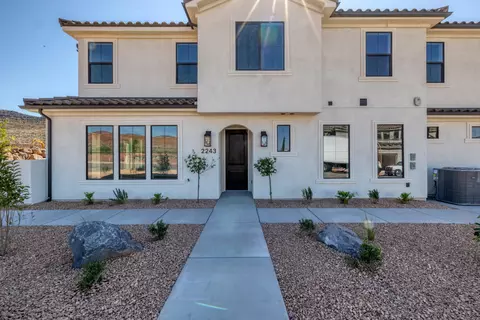 Exterior - 2243 E Crestas Aly, Washington, UT 84780 photo 2 of 7