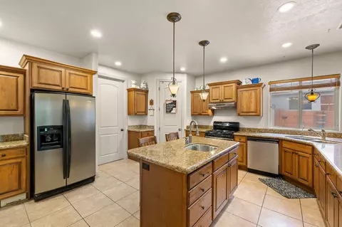 1530 S Southern Trails Cir, Washington, UT 84780
