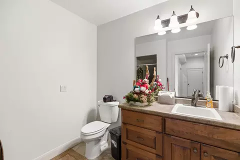 Bath - 2248 Southgate Hills Dr, Saint George, UT 84770 photo 5 of 7